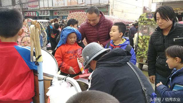 019没本钱干什么挣钱快（学校门口投资小的生意）"