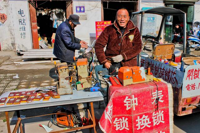 乡镇地摊卖什么最赚钱，这些利润大本钱低的选择你该知道