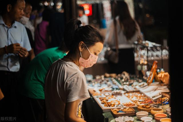 夏天摆地摊卖什么最赚钱而且很受欢迎，最火的10个地摊生意介绍