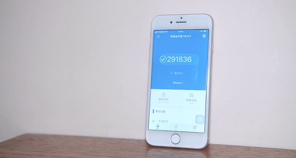 最不起眼的苹果旗舰：iPhone7迟到的评测