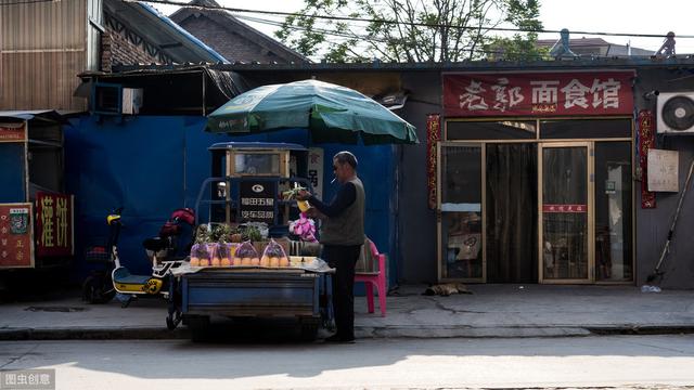 地摊卖点啥好，摆地摊月入过万的小吃生意