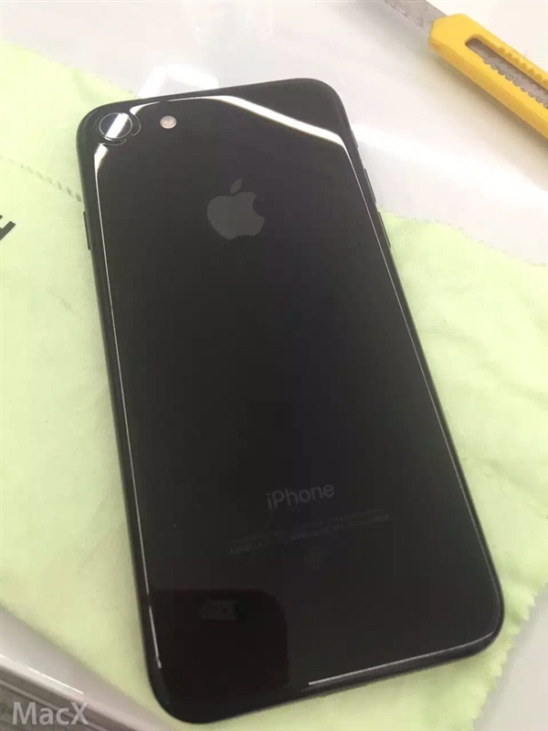 iphone7亮黑色什么材质的（苹果7亮黑色价格贵的原因）