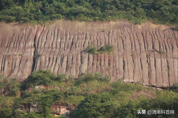 什么叫丹霞地貌图片（丹霞地貌及其形成的原因）