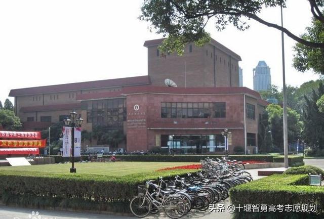 上海财经大学地址在哪，财经大学最火爆的三个专业