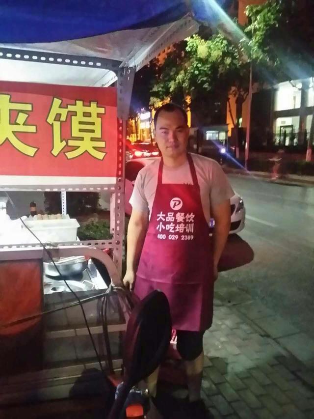 夏天适合摆地摊卖什么吃的，月入过万元的地摊生意