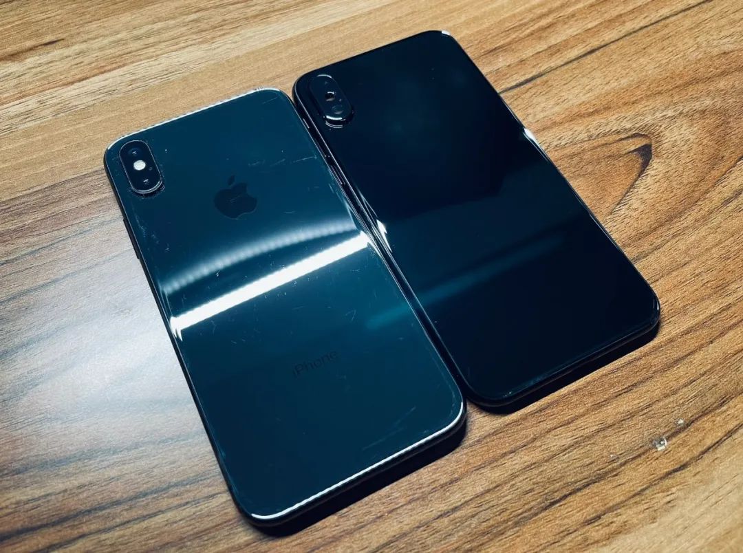 iphonex颜色反转怎么设置（苹果xs黑色金色对比）